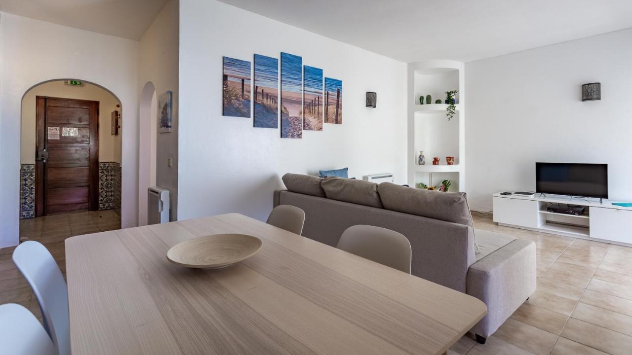 Charming Beachside Apartment W/ Pool By Lovelystay Albufeira Extérieur photo