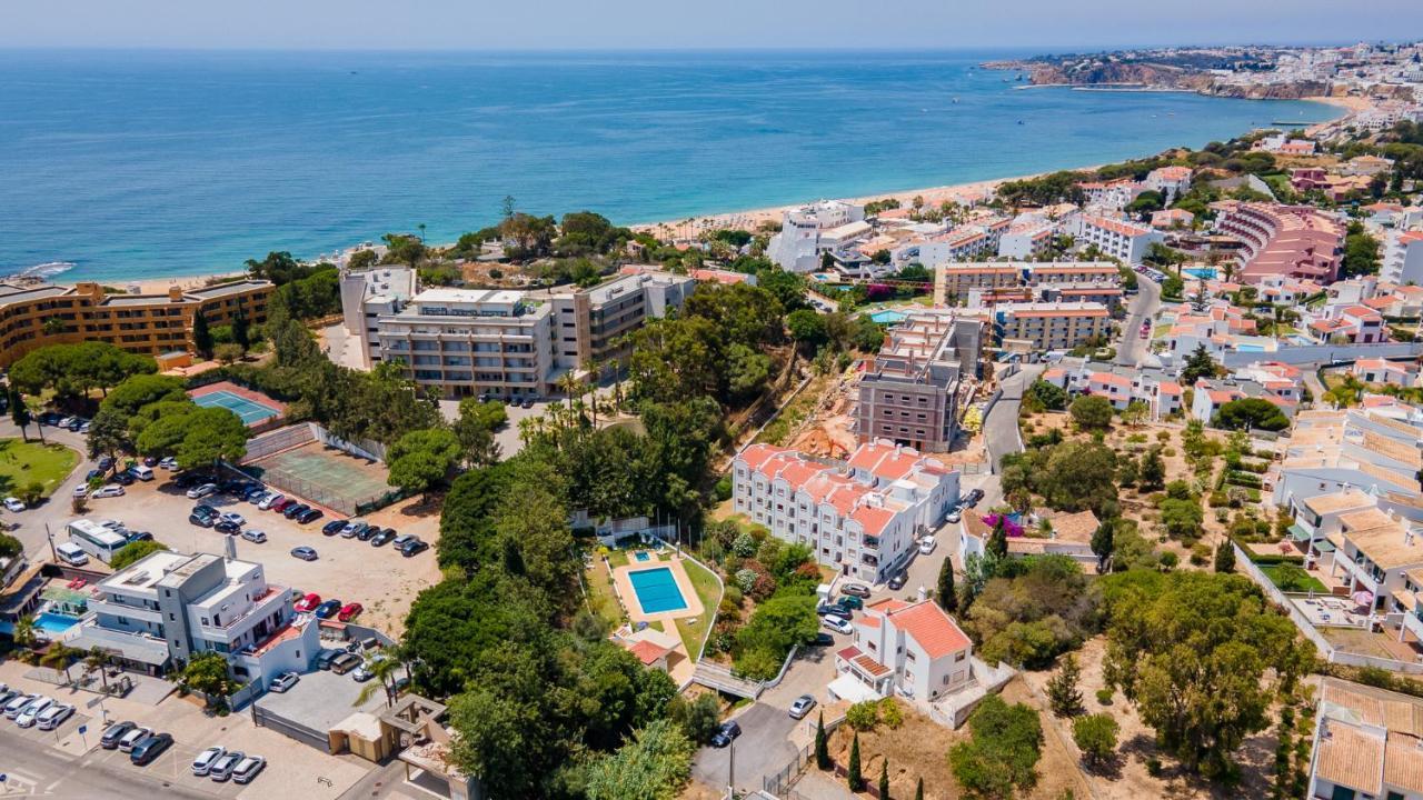 Charming Beachside Apartment W/ Pool By Lovelystay Albufeira Extérieur photo