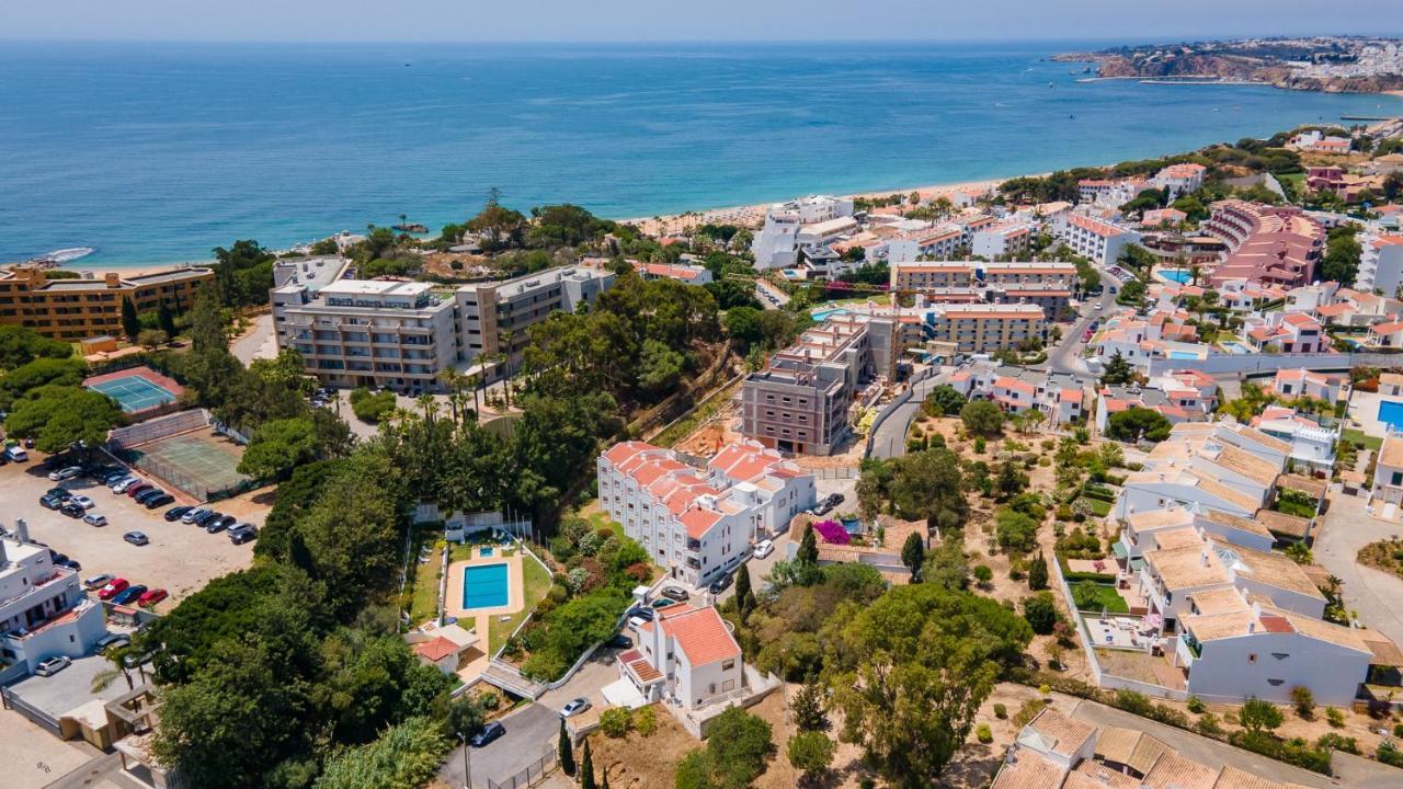 Charming Beachside Apartment W/ Pool By Lovelystay Albufeira Extérieur photo