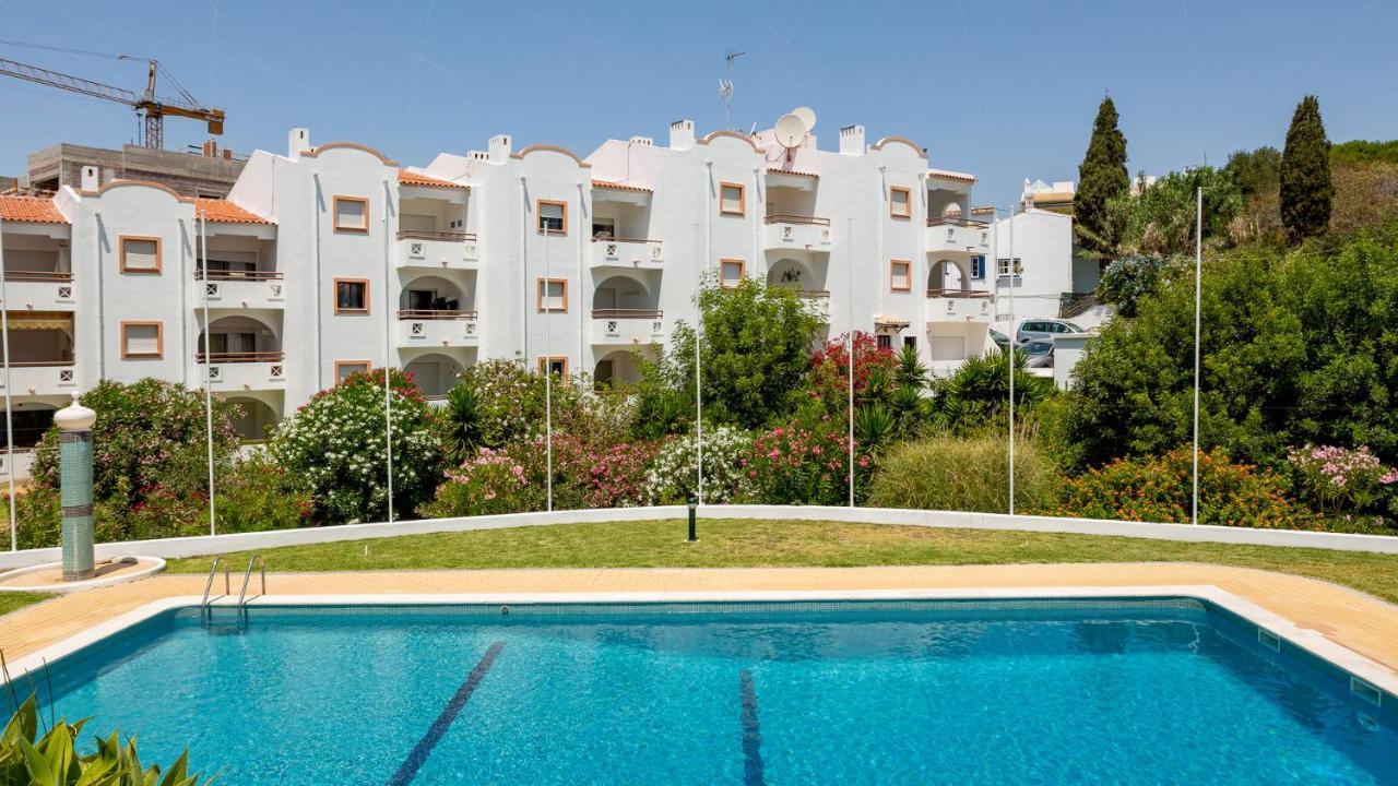 Charming Beachside Apartment W/ Pool By Lovelystay Albufeira Extérieur photo