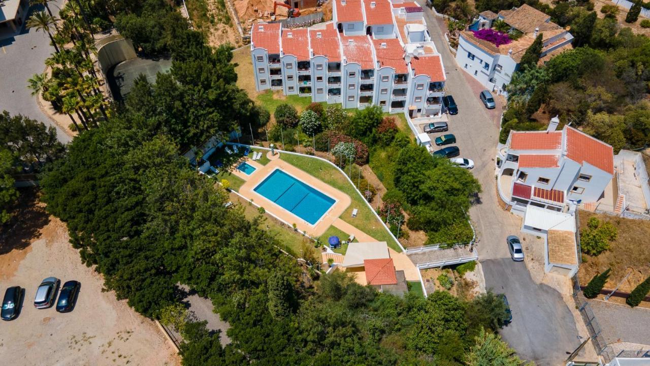 Charming Beachside Apartment W/ Pool By Lovelystay Albufeira Extérieur photo